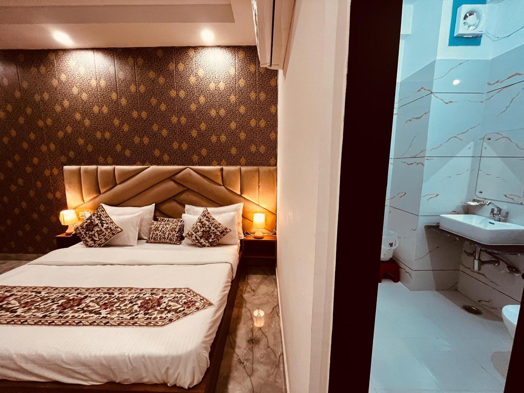 Hotel Laa Meridian - Heart Of Haridwār Exterior photo